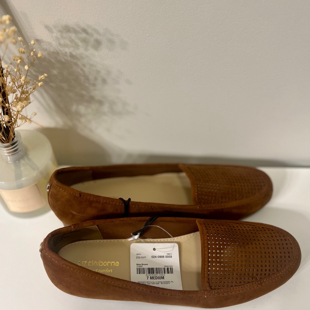 Liz Claiborne Round Toe Flats